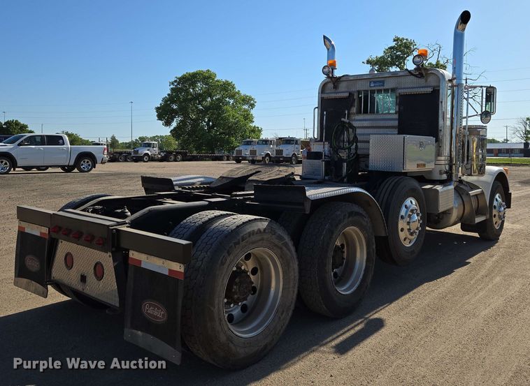 image for item EO0809 1994 Peterbilt 357 semi truck