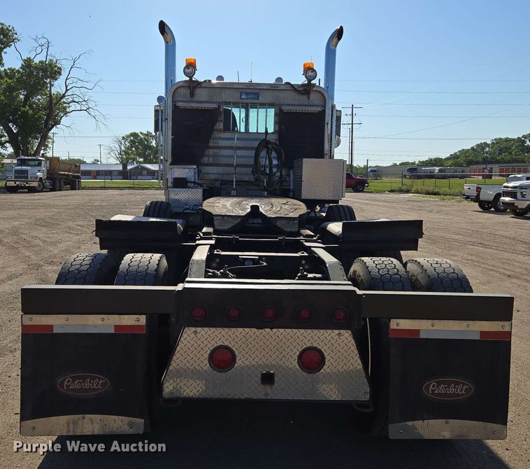 image for item EO0809 1994 Peterbilt 357 semi truck