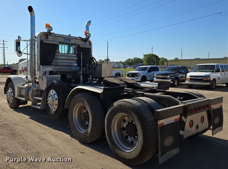 image for item EO0809 1994 Peterbilt 357 semi truck