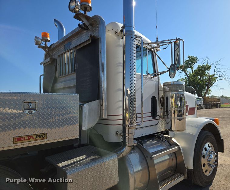 image for item EO0809 1994 Peterbilt 357 semi truck