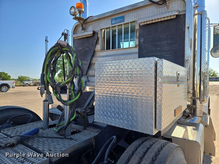 image for item EO0809 1994 Peterbilt 357 semi truck