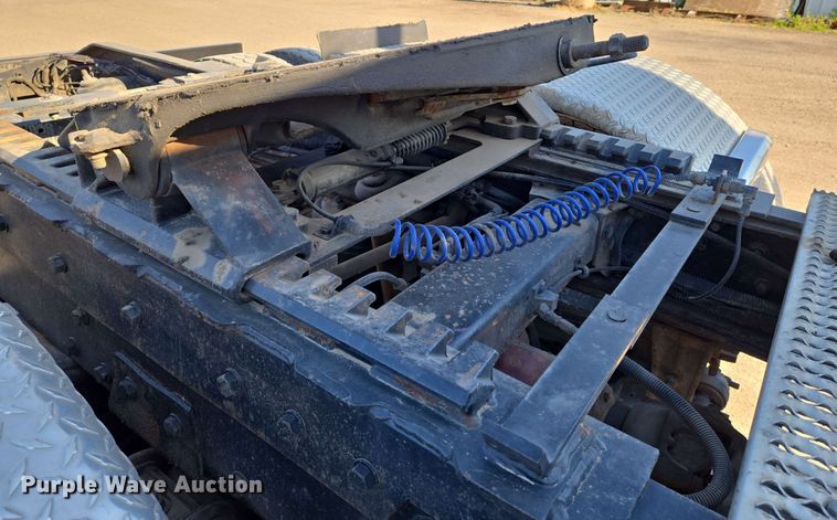 image for item EO0809 1994 Peterbilt 357 semi truck