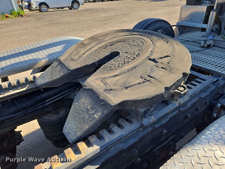 image for item EO0809 1994 Peterbilt 357 semi truck