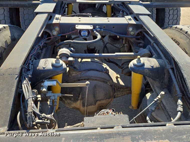 image for item EO0809 1994 Peterbilt 357 semi truck