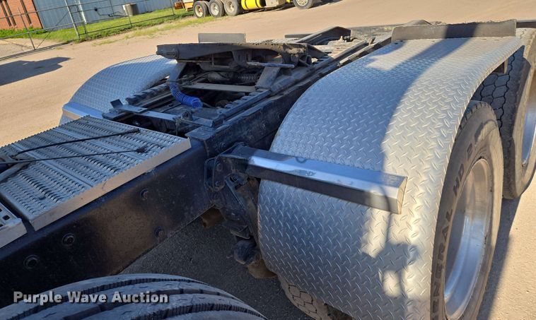 image for item EO0809 1994 Peterbilt 357 semi truck