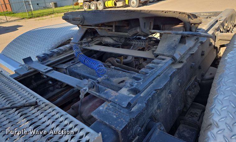 image for item EO0809 1994 Peterbilt 357 semi truck