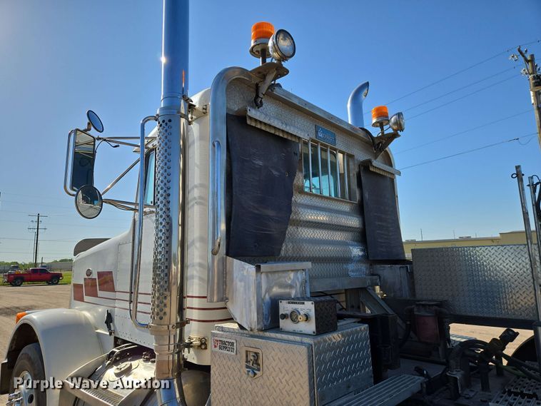 image for item EO0809 1994 Peterbilt 357 semi truck