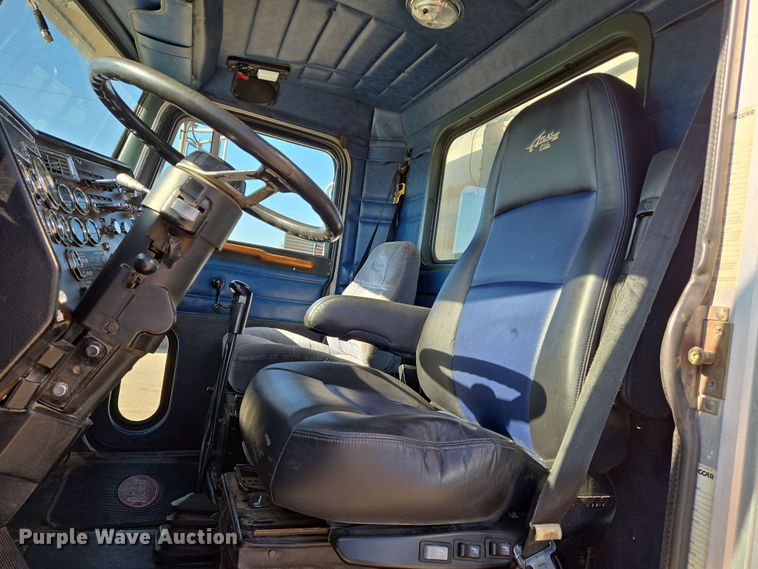 image for item EO0809 1994 Peterbilt 357 semi truck