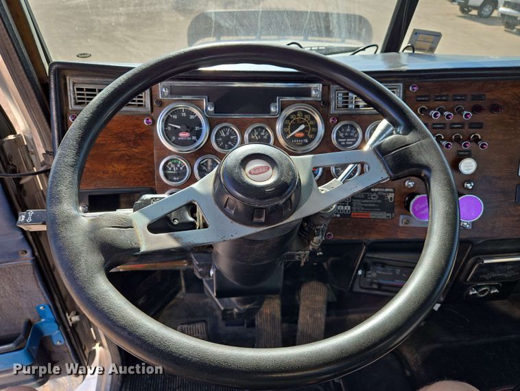 image for item EO0809 1994 Peterbilt 357 semi truck