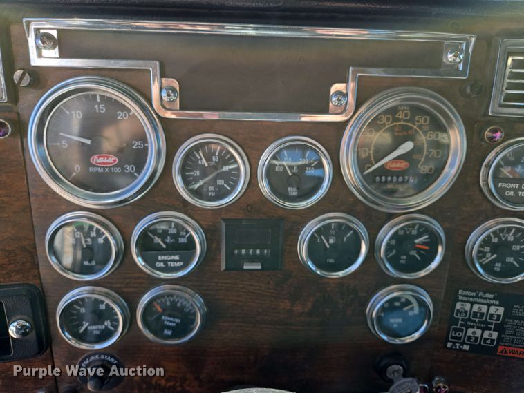image for item EO0809 1994 Peterbilt 357 semi truck