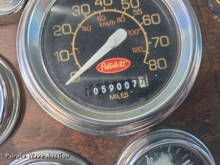 image for item EO0809 1994 Peterbilt 357 semi truck