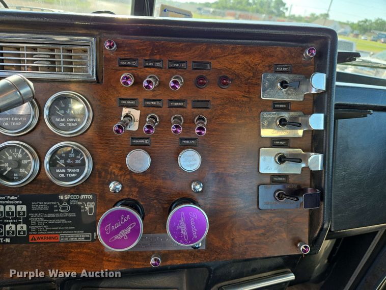 image for item EO0809 1994 Peterbilt 357 semi truck