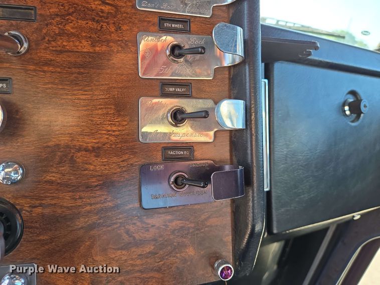 image for item EO0809 1994 Peterbilt 357 semi truck