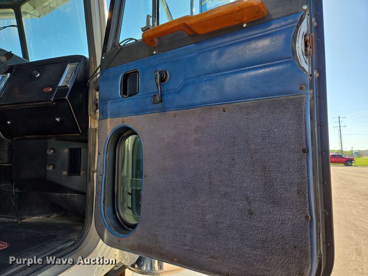 image for item EO0809 1994 Peterbilt 357 semi truck