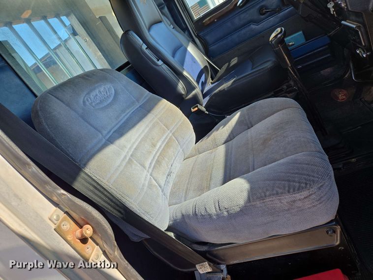 image for item EO0809 1994 Peterbilt 357 semi truck