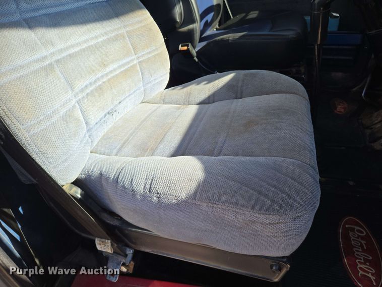 image for item EO0809 1994 Peterbilt 357 semi truck