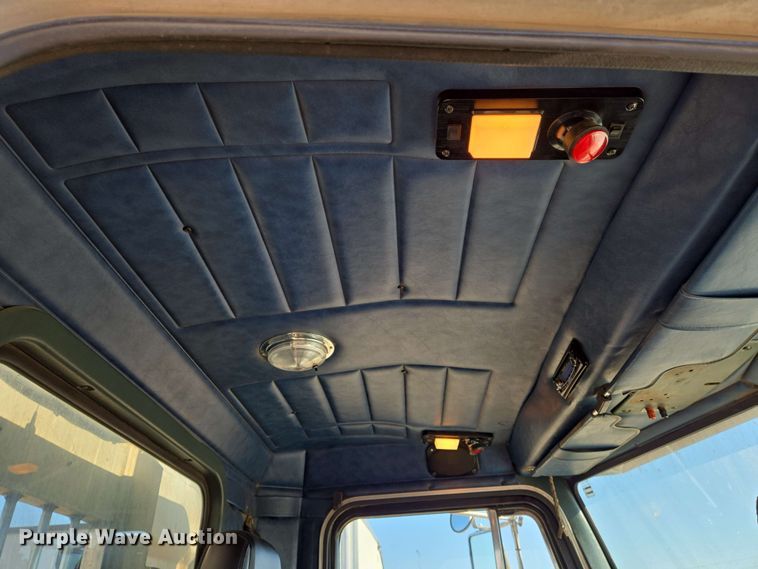 image for item EO0809 1994 Peterbilt 357 semi truck