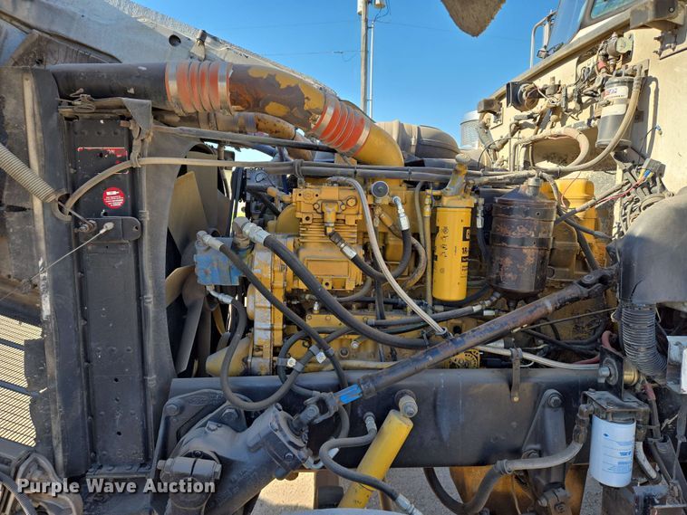 image for item EO0809 1994 Peterbilt 357 semi truck