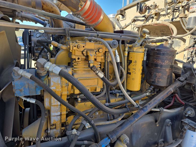 image for item EO0809 1994 Peterbilt 357 semi truck