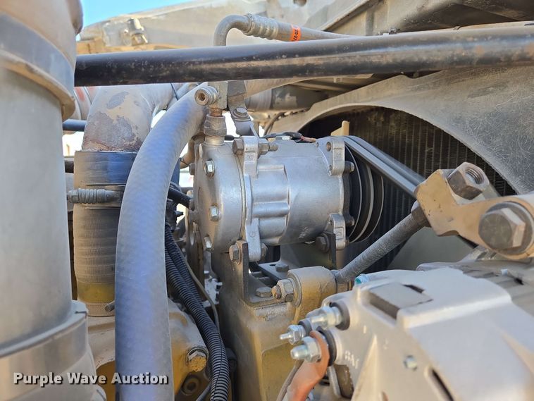 image for item EO0809 1994 Peterbilt 357 semi truck