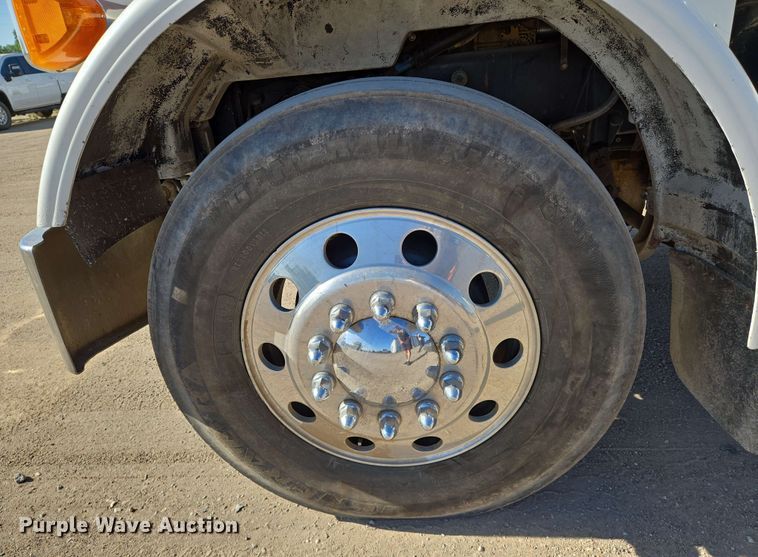 image for item EO0809 1994 Peterbilt 357 semi truck