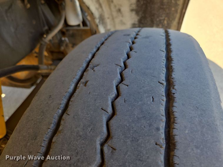 image for item EO0809 1994 Peterbilt 357 semi truck