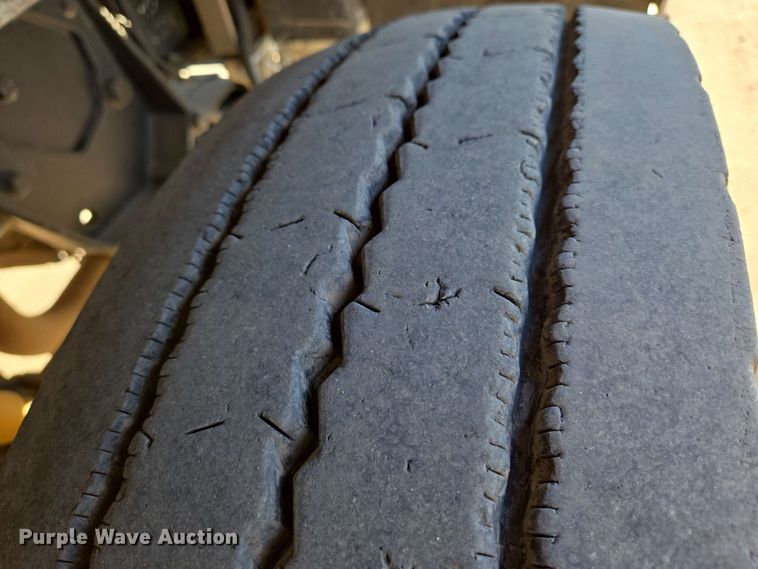 image for item EO0809 1994 Peterbilt 357 semi truck