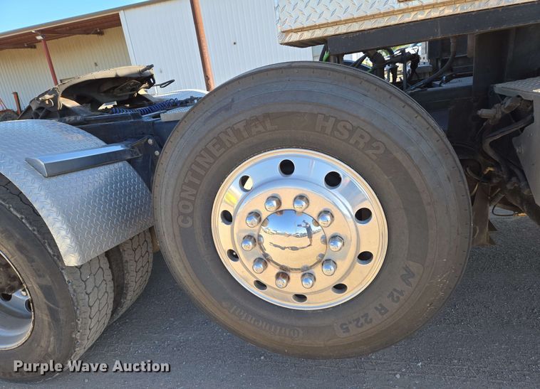 image for item EO0809 1994 Peterbilt 357 semi truck