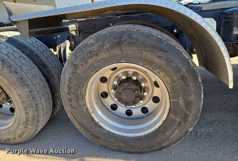 image for item EO0809 1994 Peterbilt 357 semi truck