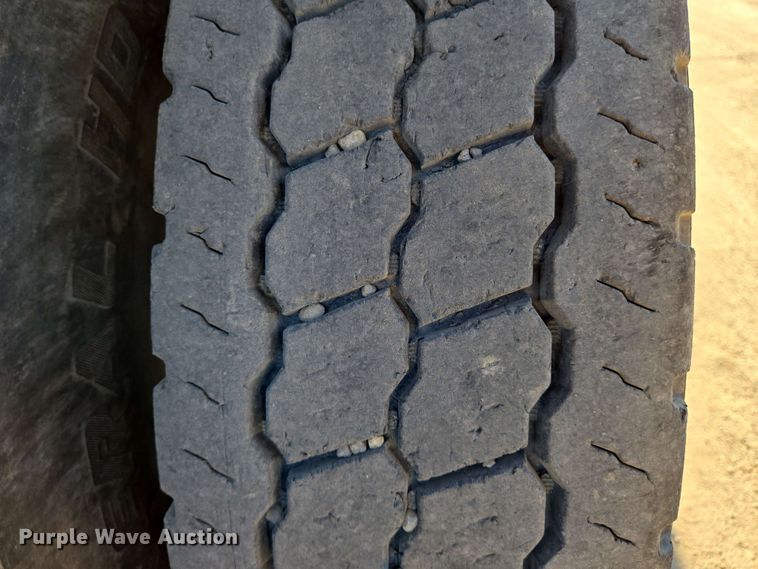 image for item EO0809 1994 Peterbilt 357 semi truck