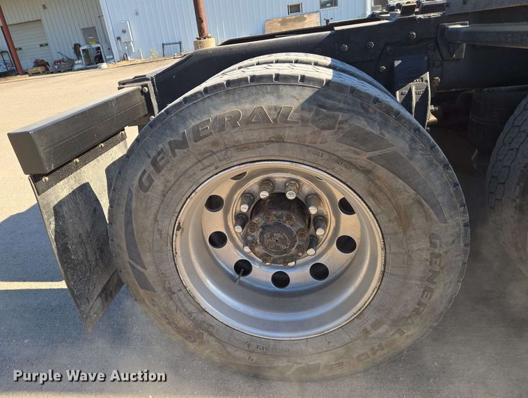 image for item EO0809 1994 Peterbilt 357 semi truck