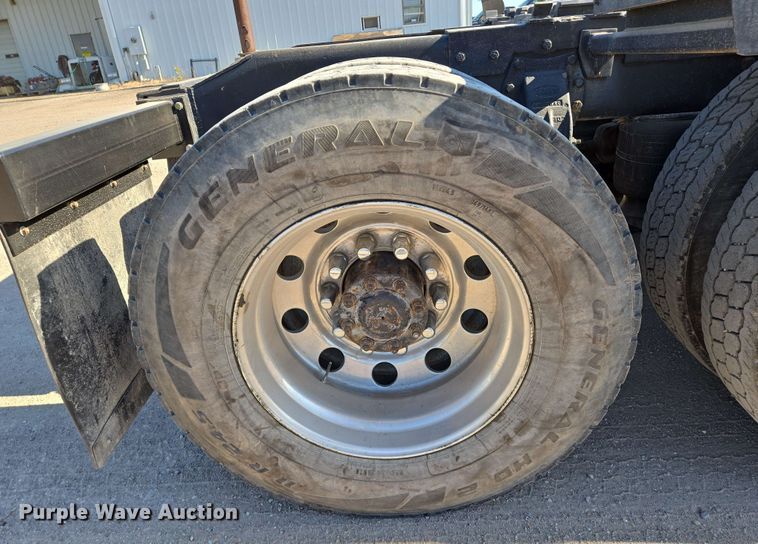 image for item EO0809 1994 Peterbilt 357 semi truck