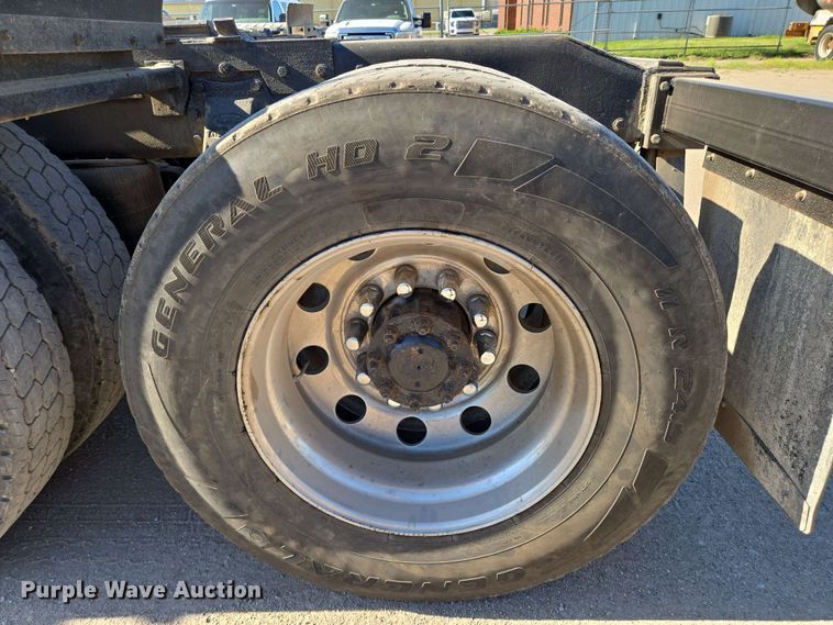 image for item EO0809 1994 Peterbilt 357 semi truck