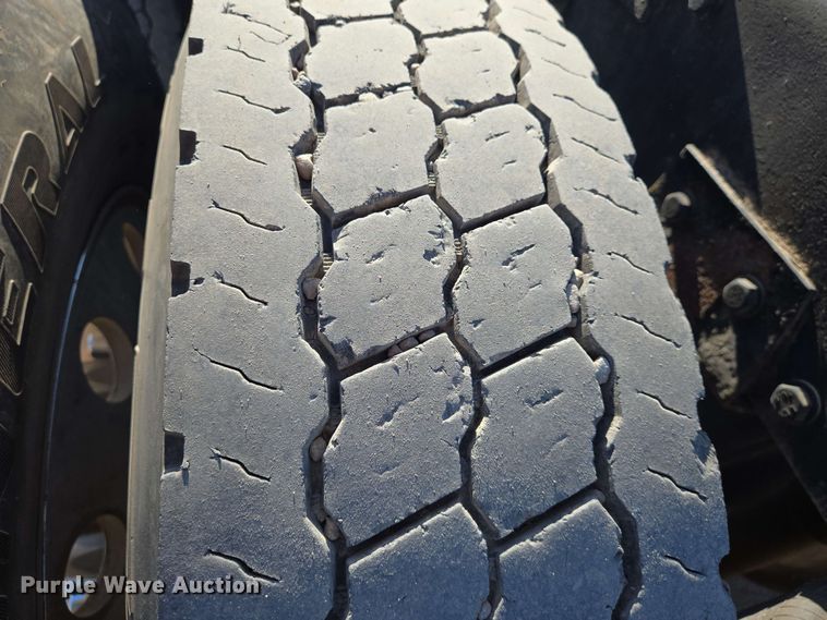 image for item EO0809 1994 Peterbilt 357 semi truck