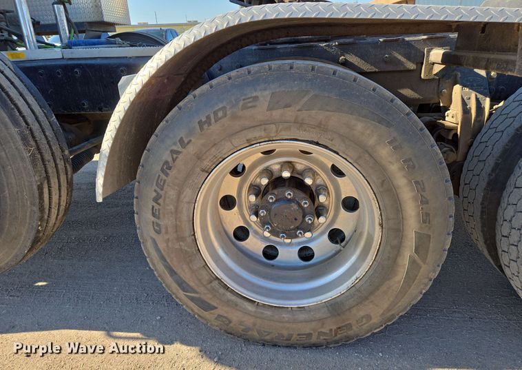 image for item EO0809 1994 Peterbilt 357 semi truck