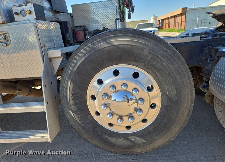 image for item EO0809 1994 Peterbilt 357 semi truck