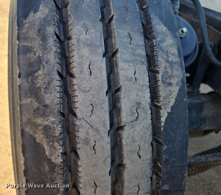 image for item EO0809 1994 Peterbilt 357 semi truck