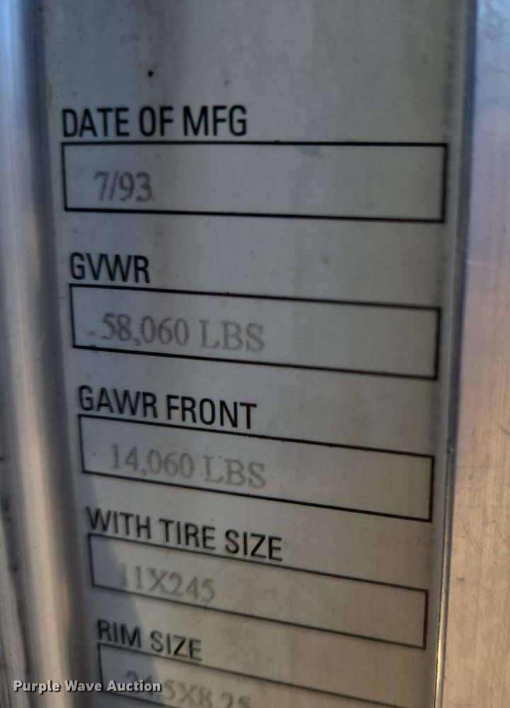 image for item EO0809 1994 Peterbilt 357 semi truck