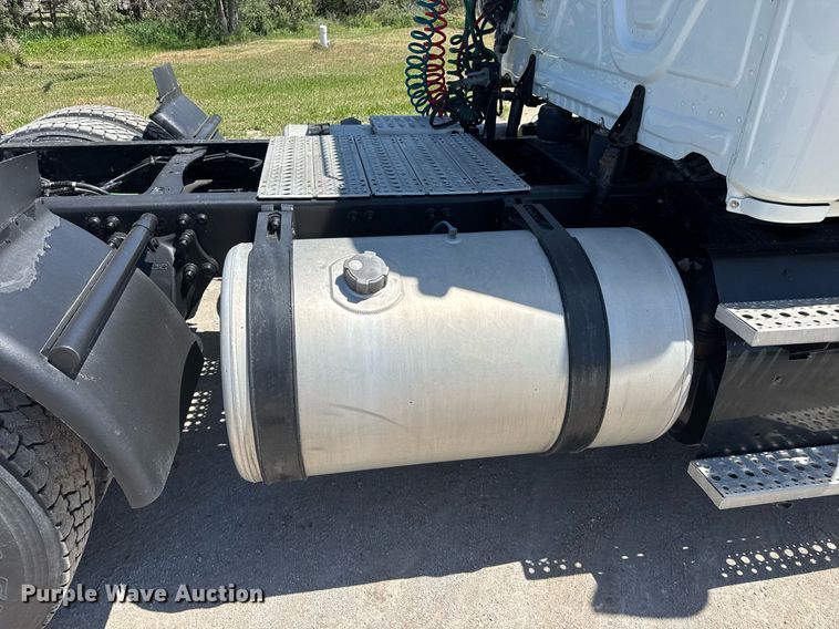 image for item EQ1428 2012 Freightliner Cascadia semi truck