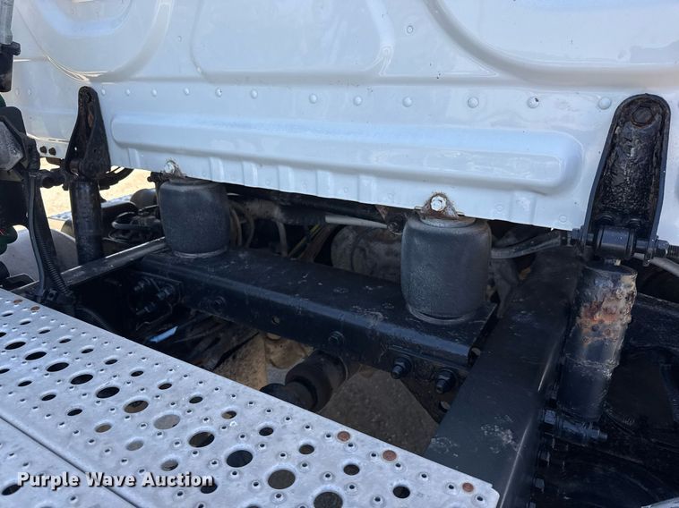 image for item EQ1428 2012 Freightliner Cascadia semi truck