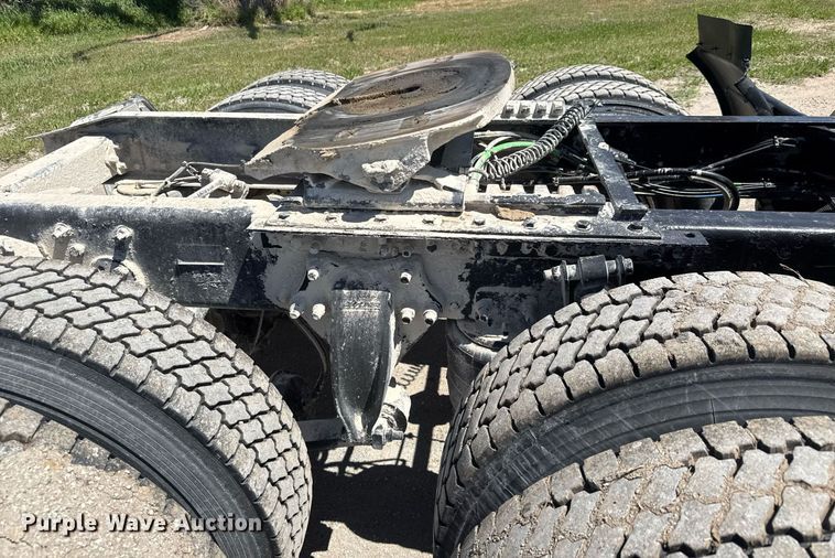 image for item EQ1428 2012 Freightliner Cascadia semi truck