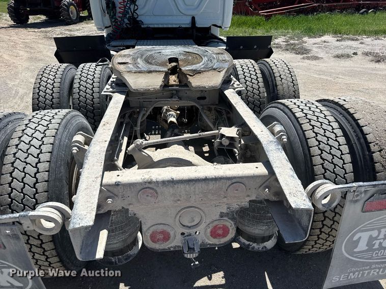 image for item EQ1428 2012 Freightliner Cascadia semi truck