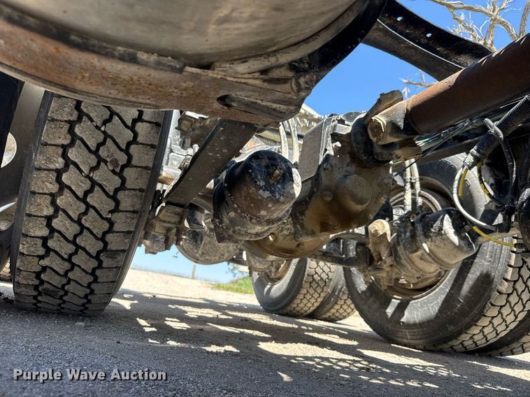 image for item EQ1428 2012 Freightliner Cascadia semi truck