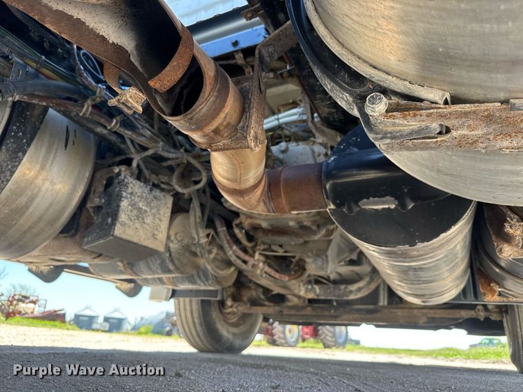 image for item EQ1428 2012 Freightliner Cascadia semi truck