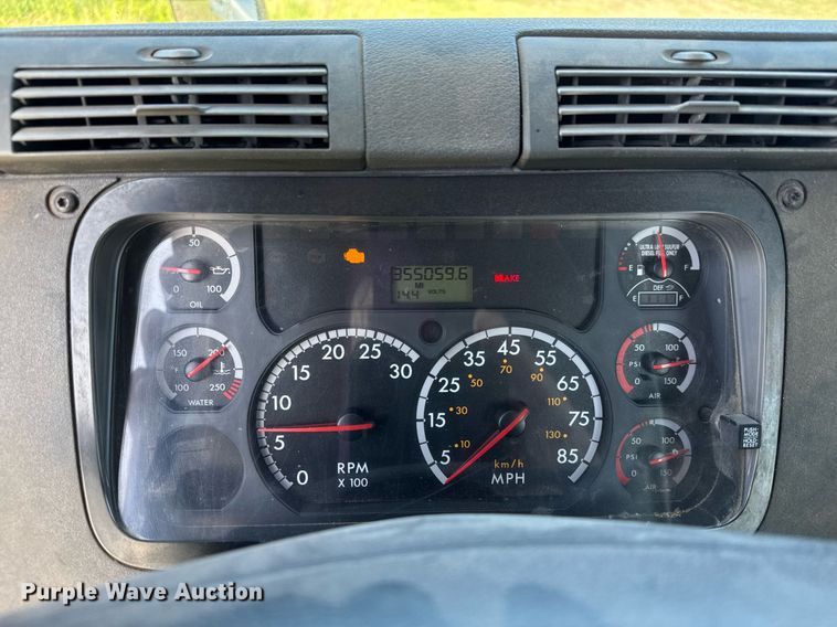 image for item EQ1428 2012 Freightliner Cascadia semi truck