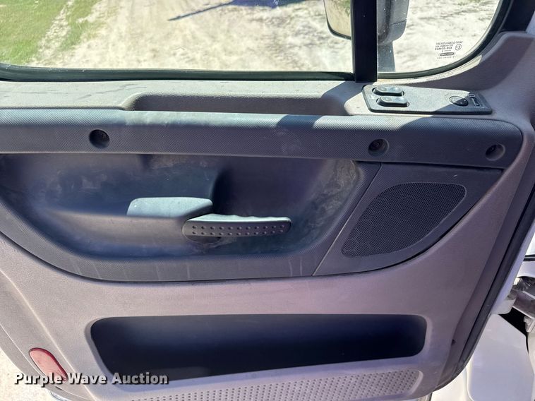 image for item EQ1428 2012 Freightliner Cascadia semi truck