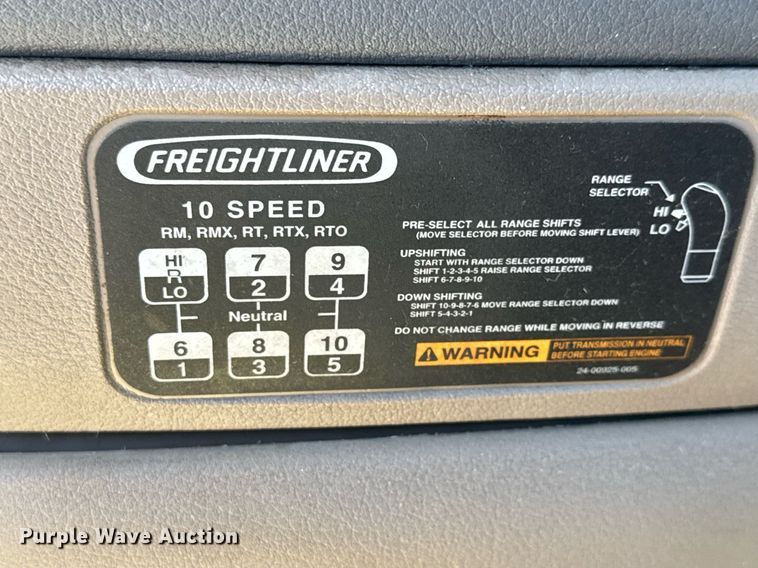 image for item EQ1428 2012 Freightliner Cascadia semi truck