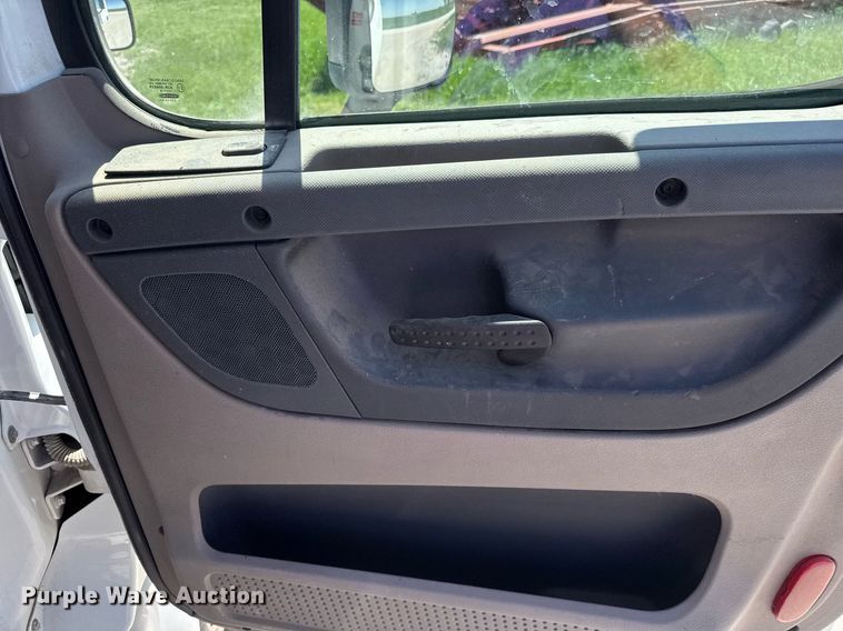 image for item EQ1428 2012 Freightliner Cascadia semi truck