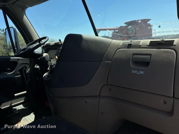 image for item EQ1428 2012 Freightliner Cascadia semi truck