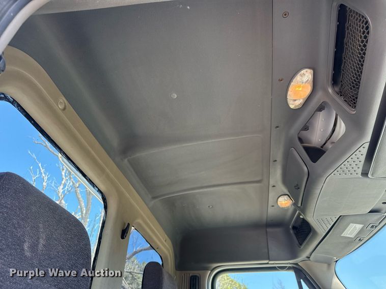 image for item EQ1428 2012 Freightliner Cascadia semi truck